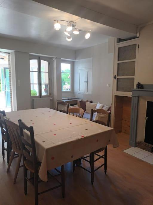 Maison De Campagne Lindry Екстериор снимка